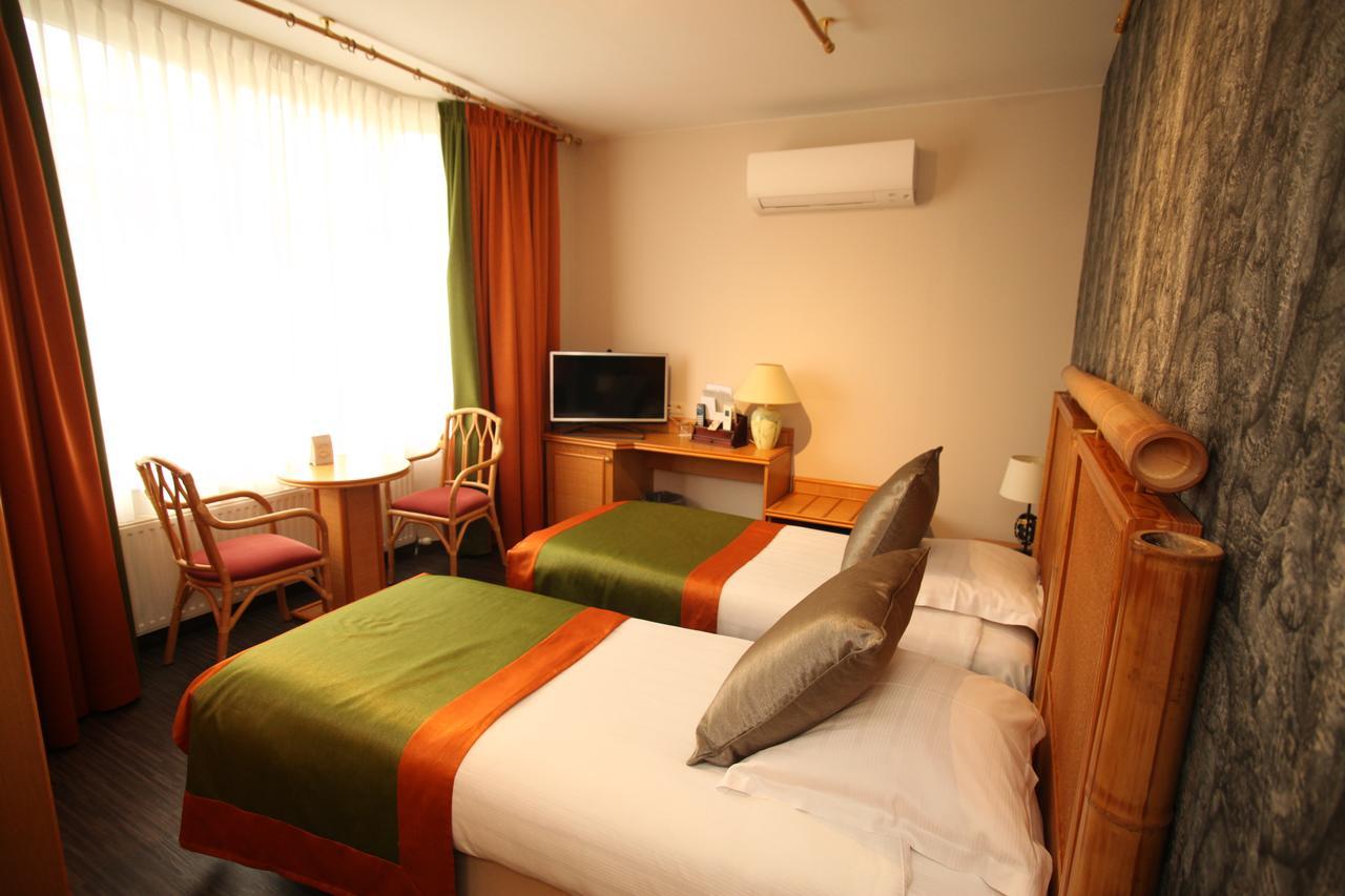Hotel La Roseraie Wemmel Bagian luar foto